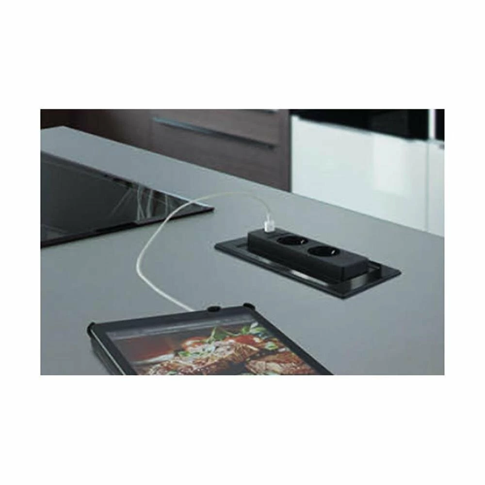 EVOline BackFlip Einbausteckdosenelement, Mit 2 BE/FR-Steckdosen + USB-Typ-A Charger 5 EVOline BackFlip Einbausteckdosenelement, Mit 2 BE/FR-Steckdosen + USB-Typ-A Charger – Bild 3